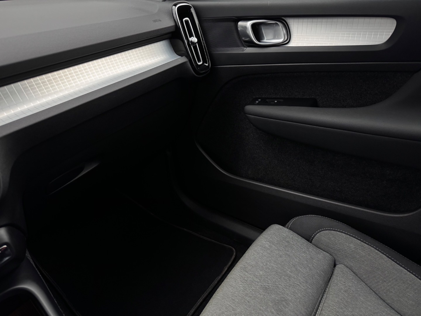 Volvo XC40 2.0 B3 mHEV Core A/T