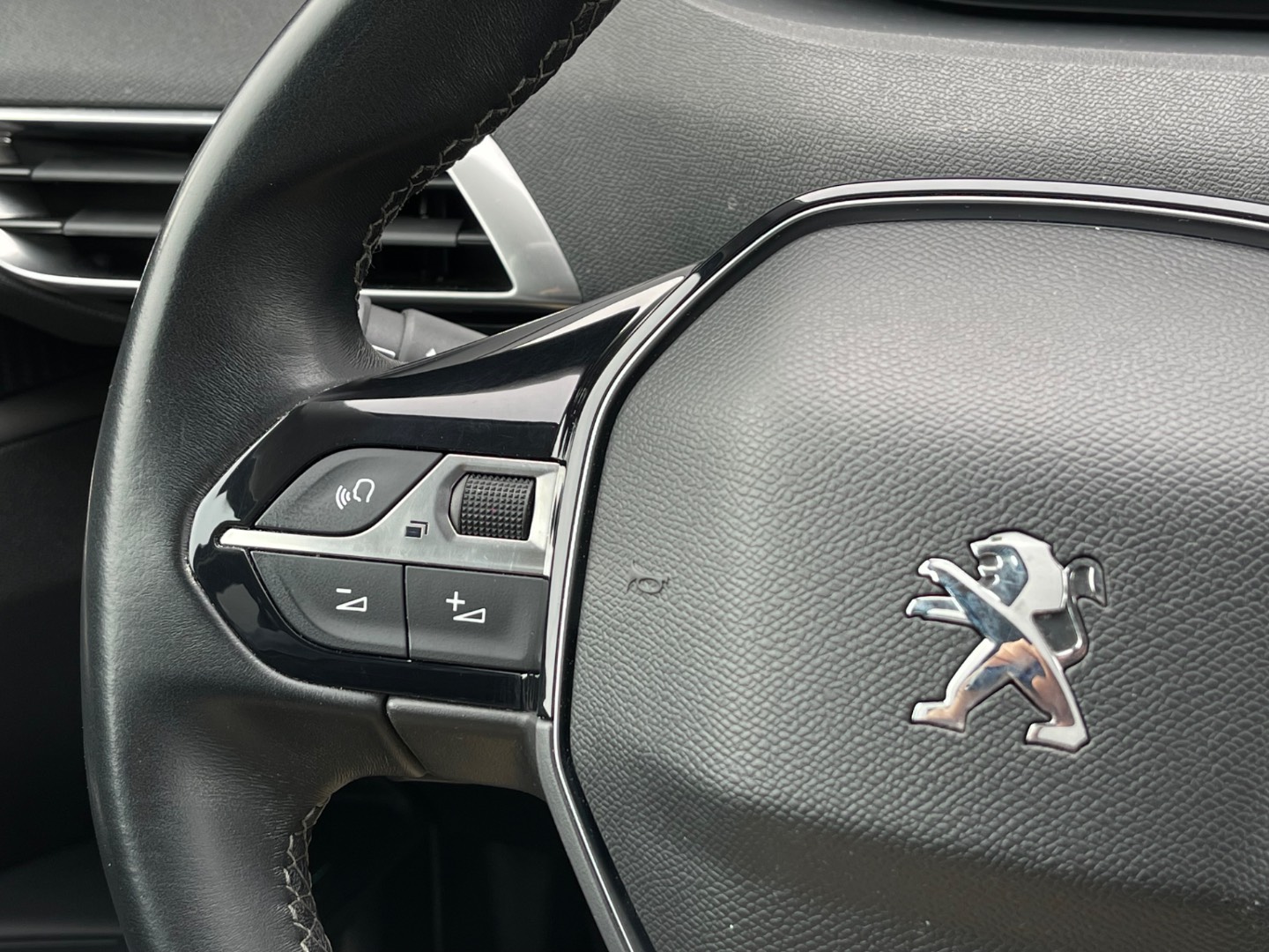 Peugeot 3008 1.5 Blue HDi 130k Allure