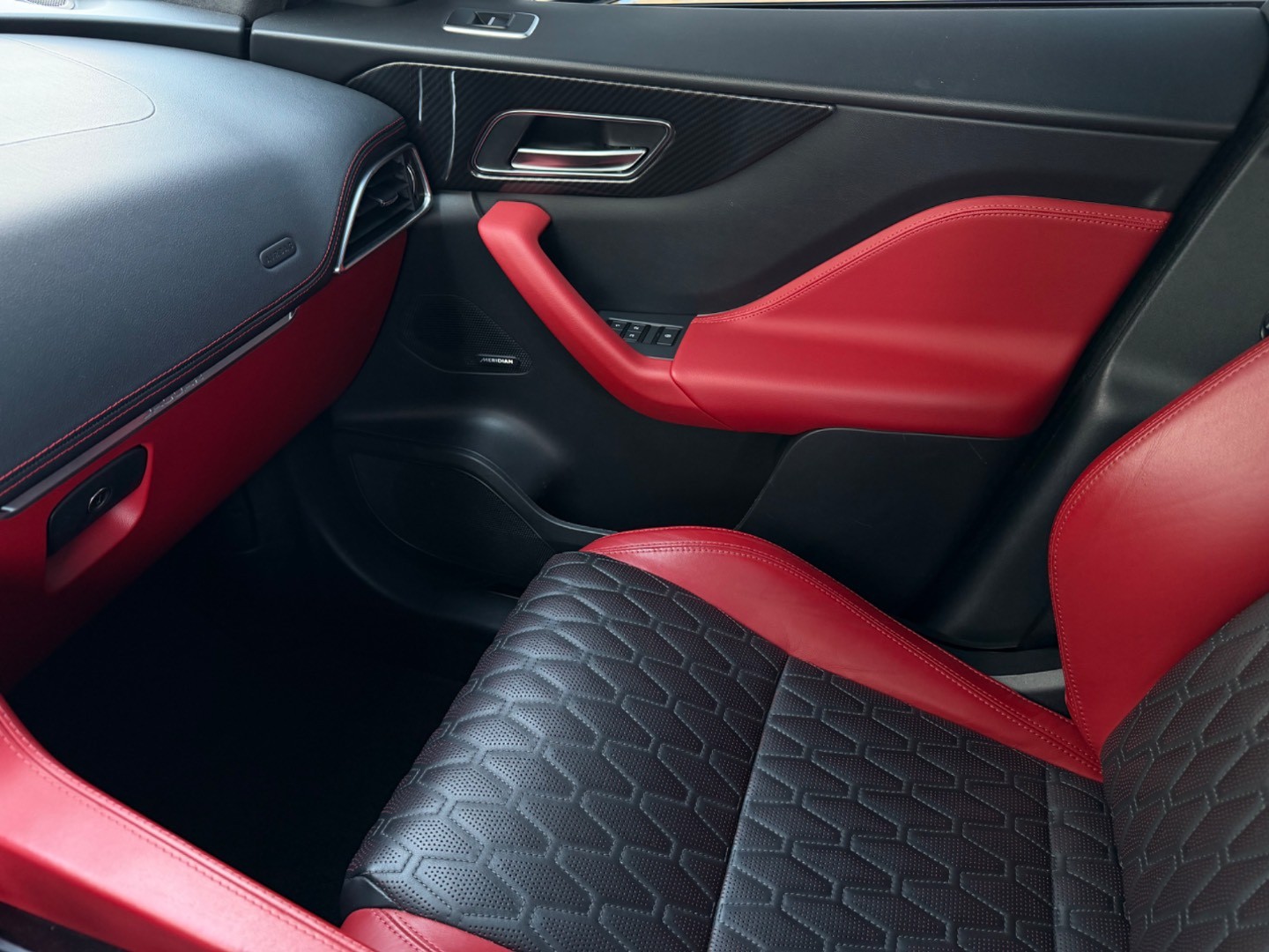 Jaguar F-Pace 5.0 V8 SVR AWD A/T